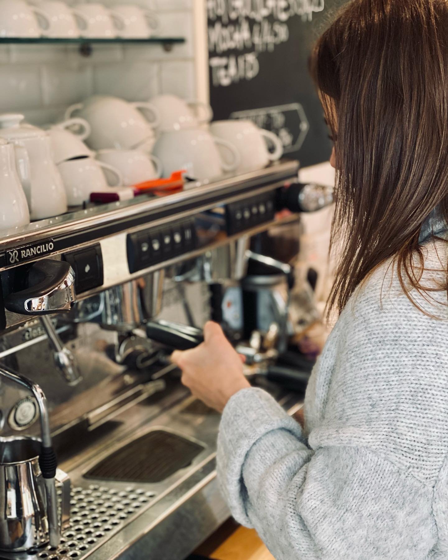 Espresso machine for café service